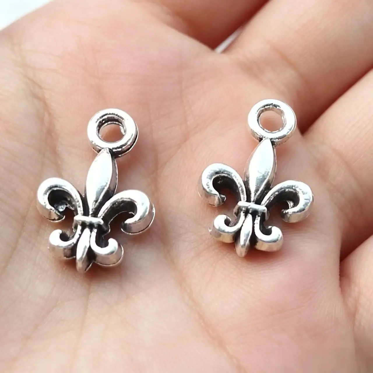 New Fashion 30 Piece 14*9mm Mixed Alloy Antique Silver Color Charms Fleur De Lis Pendant Accessory For DIY Jewelry Making