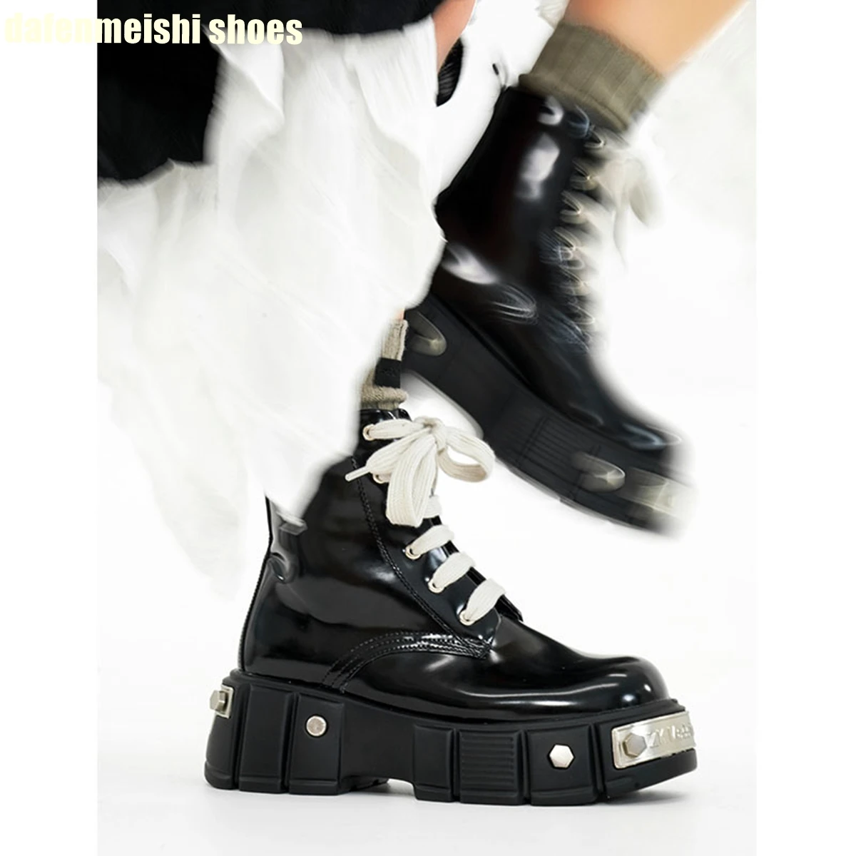 

Patent Leather Lace Up Novelty Fashion Motorcycle Boots Metal Rivet Platform Women Boots 2025 Winter New High Top Ankle Boots