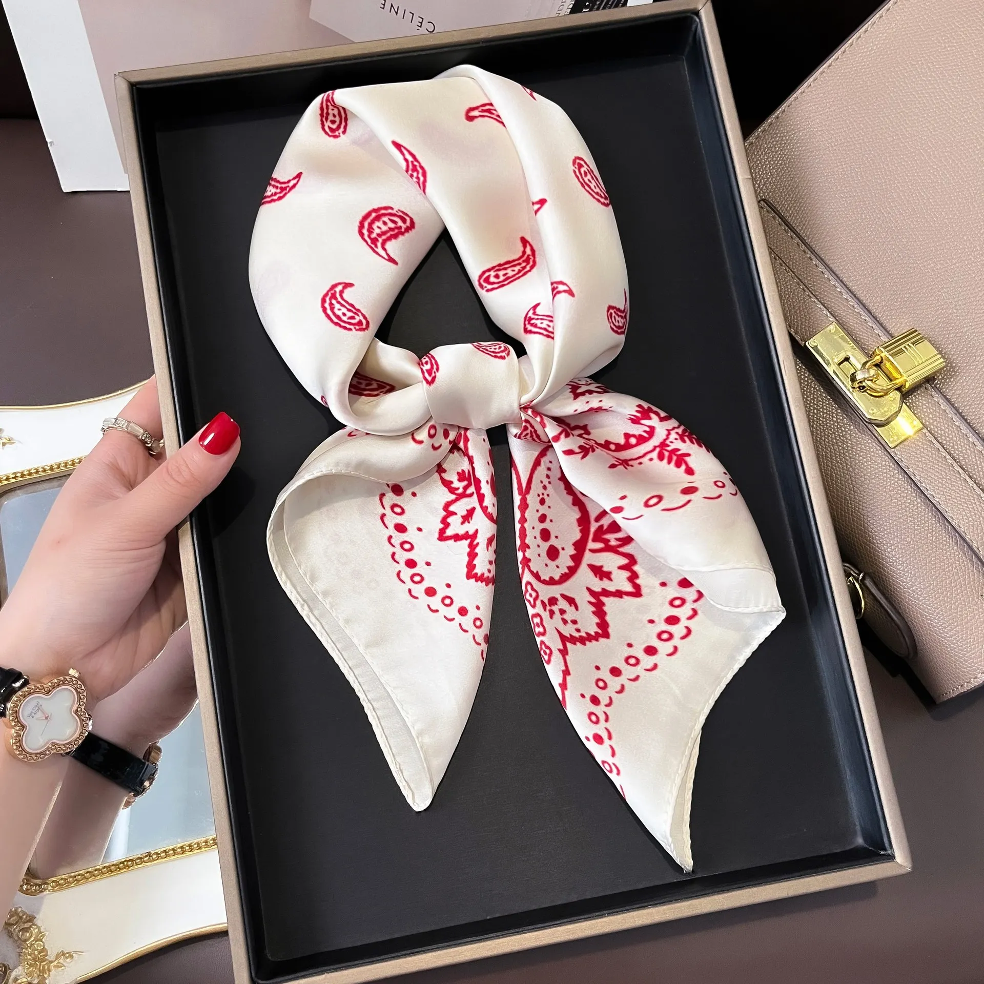 

Floral printed square scarf, suitable for women's soft and comfortable, daily wear fashion accessories, trendy versatile