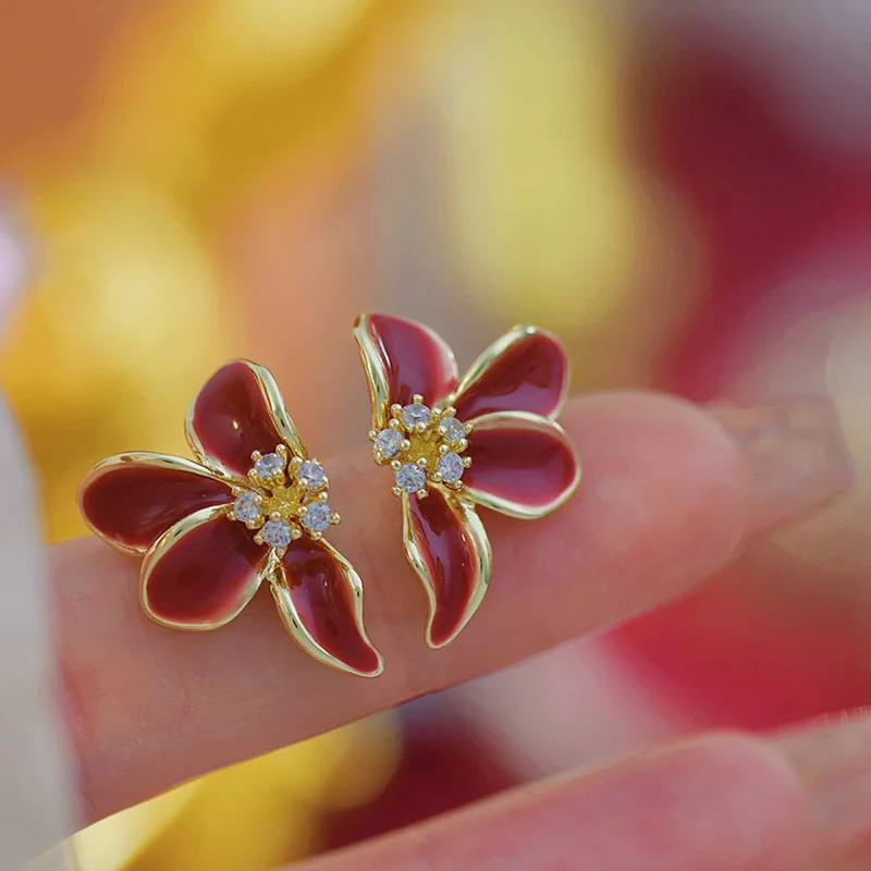European and American Gentle White Drop Glue Petal Earrings, Light Luxury Zircon Stamen Design, Romantic Vacation Style Earrings