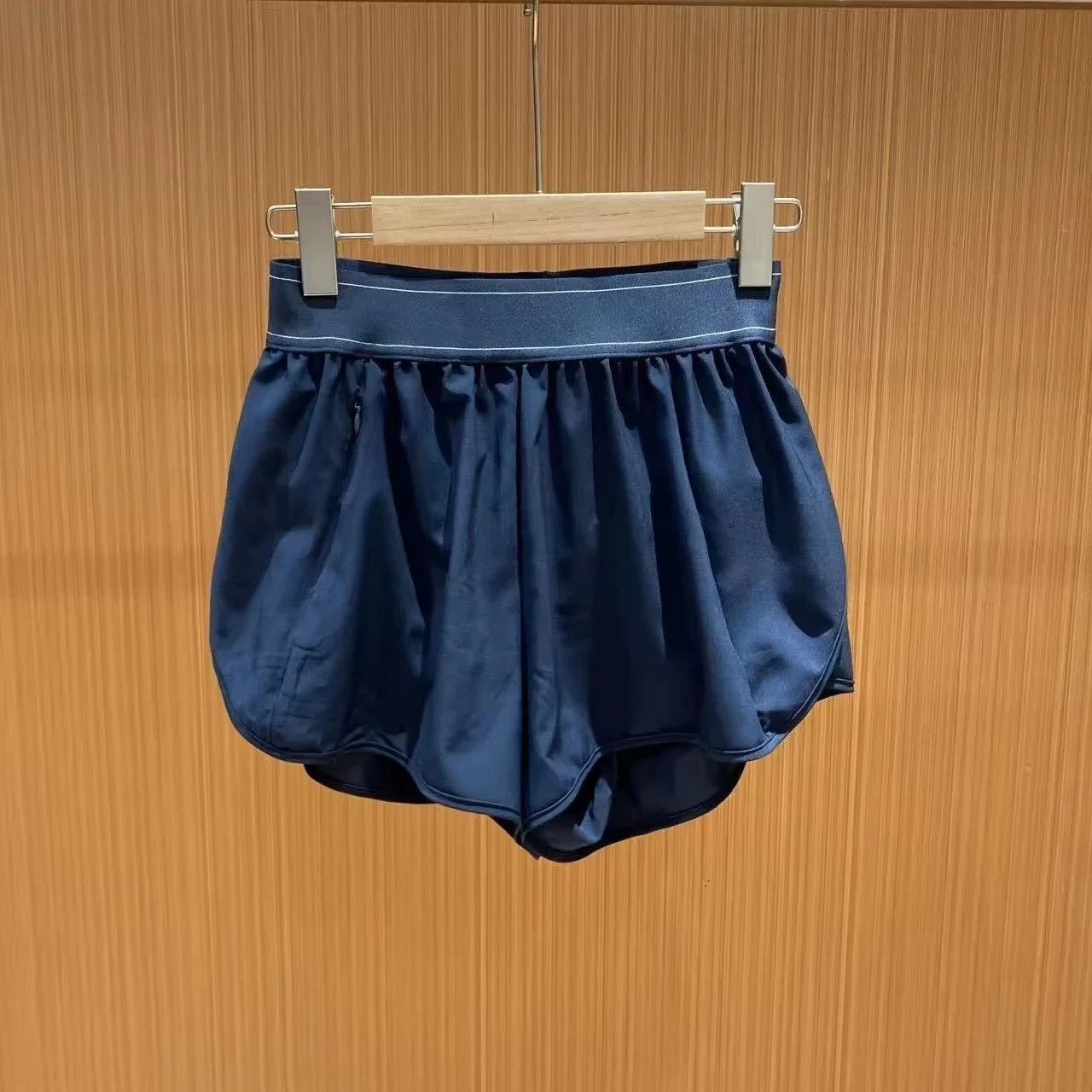2026 aallaa 2-in-1 Laufshorts, Schnelltrocknende Sportshorts mit hoher Taille, Workout-Shorts mit integriertem Innenfutter, Lässige Sportshorts für