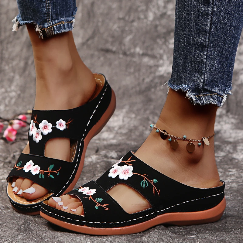 New Women Slippers Embroider Flowers Leather Woman SandalsOutdoor Light Casual Wedges Slippers Slip on Summer Platform Sandals