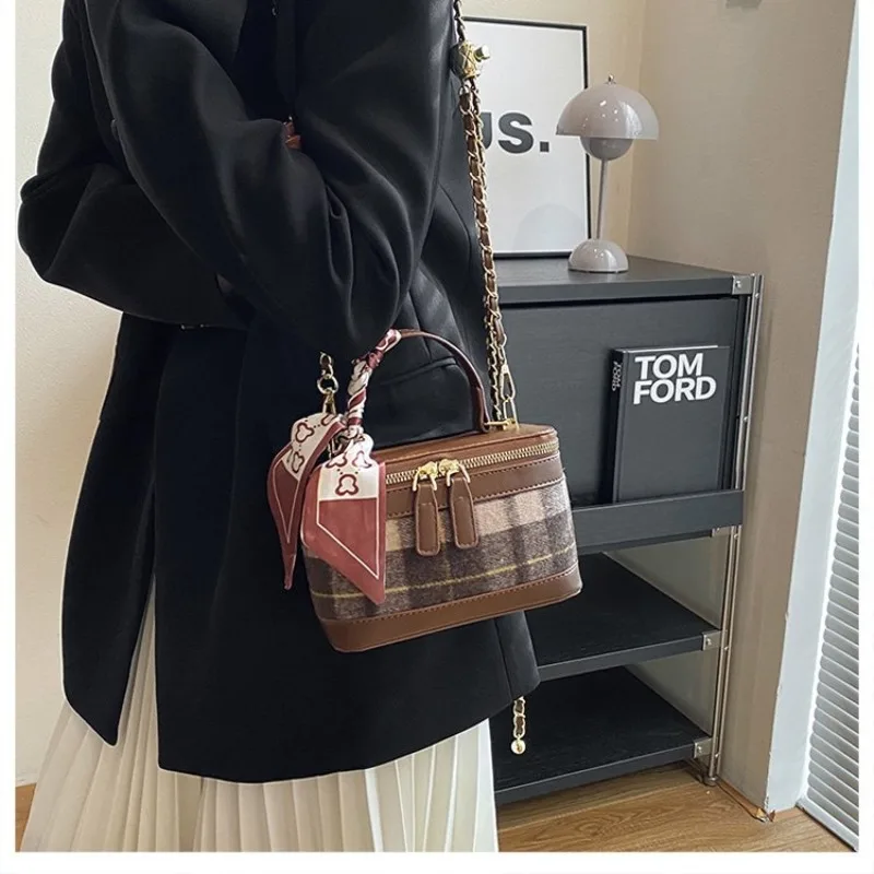 

Versatile Shoulder Bag For Women As Adaptable And Dynamic As The Woman Who Carries It