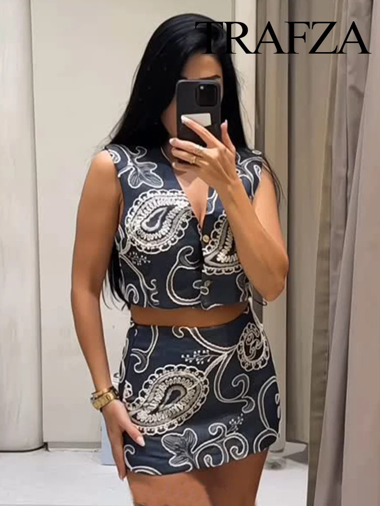 

TRAFZA Women 2025 Summer Fashion V-neck Flower Embroidered Short Vest Top+Retro High Waist Zipper Slim Casual Shorts Skirt Suit