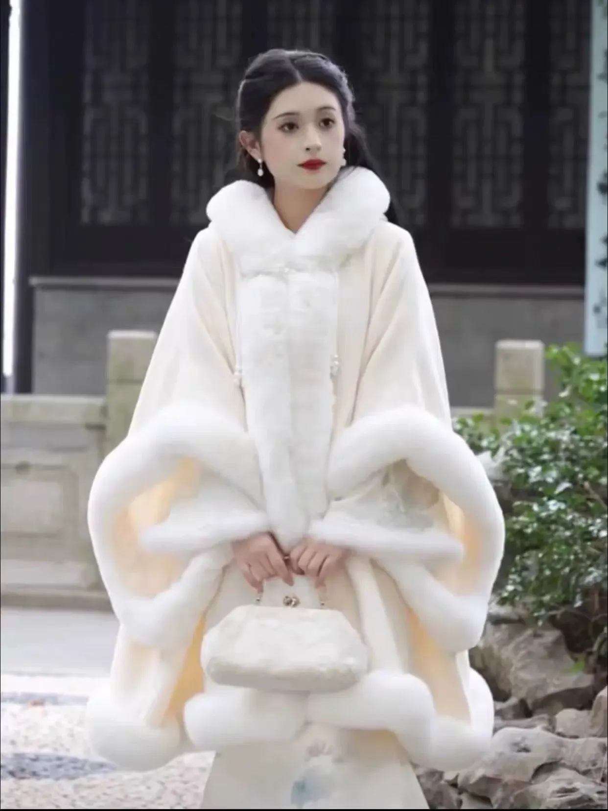 

Новый шерстяной плащ с отделкой меха ягненка на подкладке Fce, открытый кардиган, свободное пальто Materni с запахом, модное драпированное пальто с кисточками