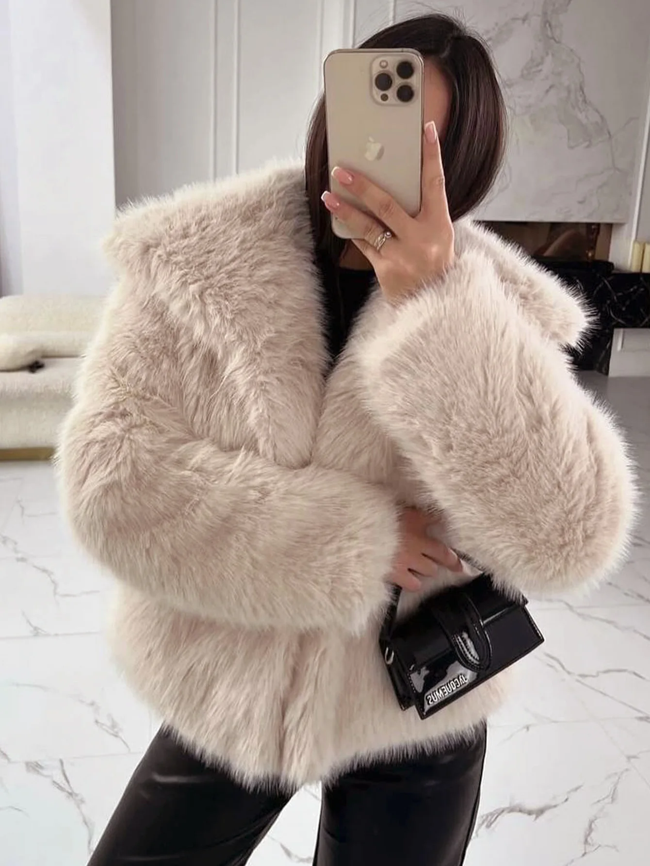 Women's Short Faux Fur Coat Autumn Winter Fashionable Warm New Style for Ladies Outerwear
