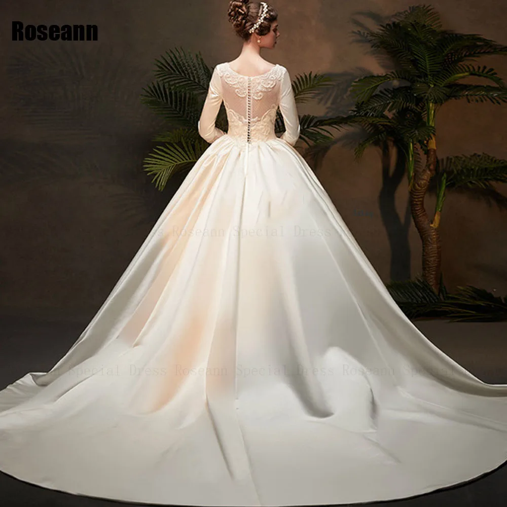 ชุดแต่งงานมุสลิมแบบสั่งตัดทรงเอไลน์สีงาช้าง แต่งลูกไม้ กระดุม ผ้าพลีท คอทรงโอ ผ้าซาติน ชุดเจ้าสาวยาวลากพื้น