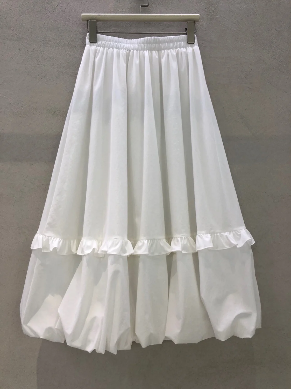 

Белая юбка А-силуэта с кружевной отделкой, женская, миди, фасон «фонарь», для офиса, с высокой талией, из полиэстера и других материалов