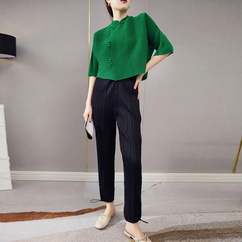 Miyake Pleated Women's Clothing Temperament Shirt, Women's Design Sense, Niche Shirt, Retro Buckle Pleated Top, Women's Cardigan