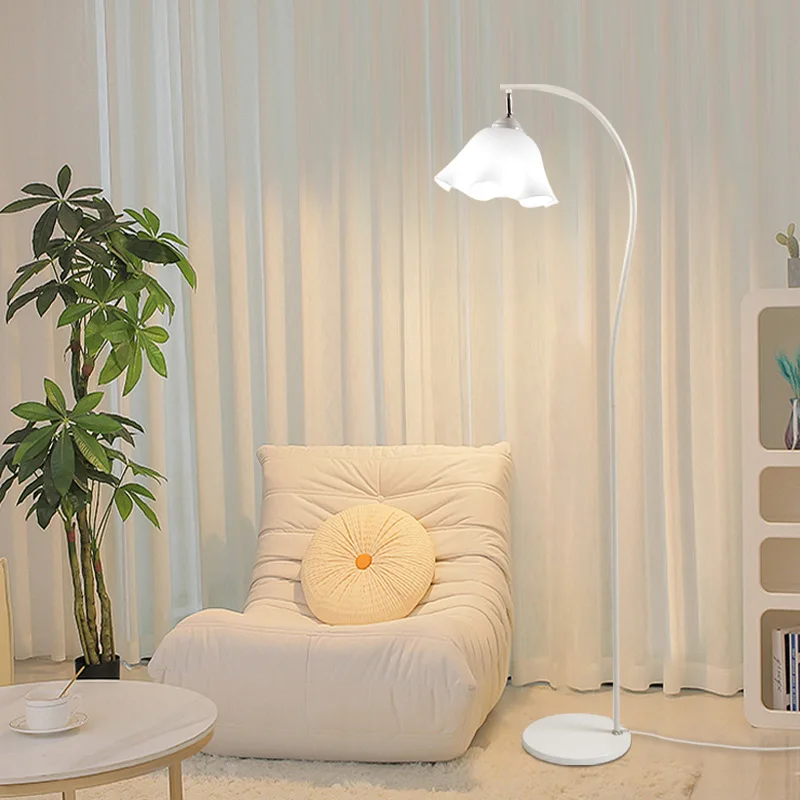 Cream Floor Lamp Modern Simple Creative Flower Shaped Bedroom Headboard Living Room Sofa Internet Famous Vertical Floor Lamp