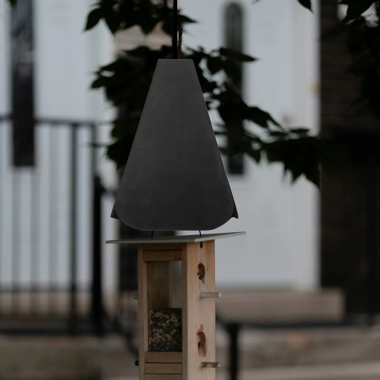 Anti-Eichhörnchen-Trennwände, Vogelfutterspender, Schildschutz, The Birds Abs Weather Cover