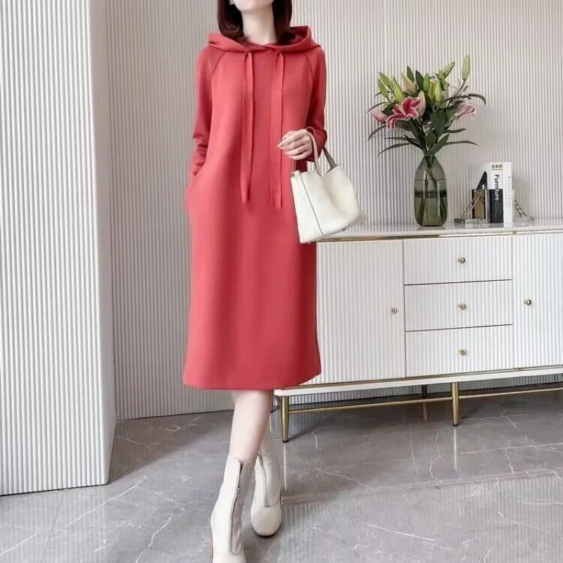 ชุดเดรสฤดูใบไม้ร่วงใหม่ผู้หญิงขนาดใหญ่ลําลองหลวมแลดูผอมและเสื้อสเวตเตอร์ยาวปานกลาง Bottoming