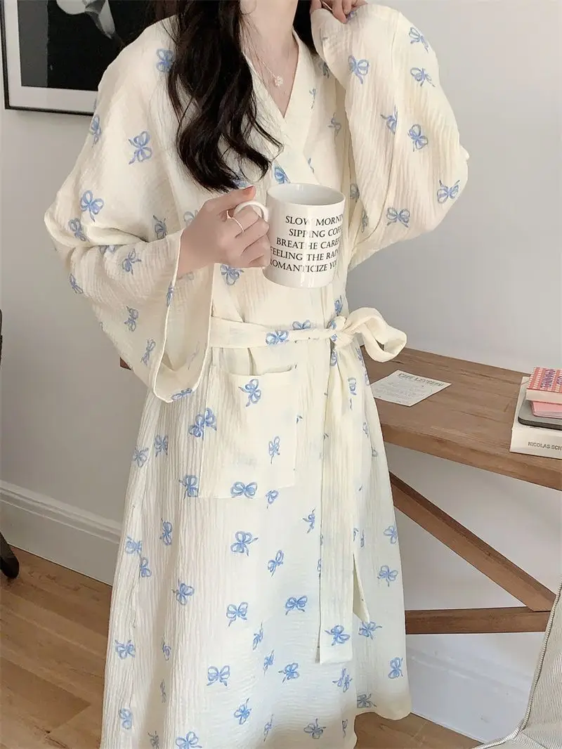 

Корейская весна-осень 2024, новая домашняя одежда с бантом и принтом, удобный халат, пижама, домашняя одежда, стильная женская одежда средней длины для сна