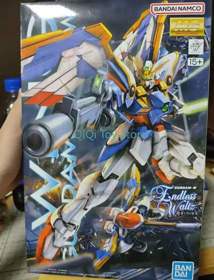 متوفر في المخزون نموذج تجميع Bandai MG Flying Wing Gundam EW الإصدار XXXG-01W