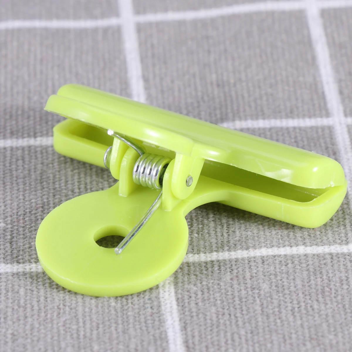 

16pcs Plastic File Bag Sealing Clips For Coffee Food Bags Office Home School Non-Rust Clips With Hanging Hole For Wall