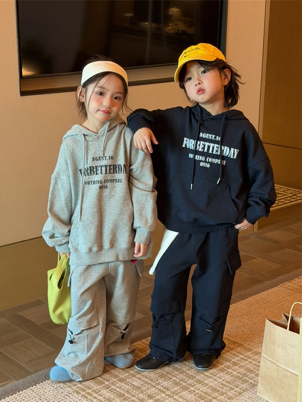 nouvelle-collection-printemps-ensemble-sportif-enfant-deux-pieces-style-coreen-avec-lettres-dessinees-–-survetement-garcons-et-filles-en-melange-de-coton-tendance-et-decontracte