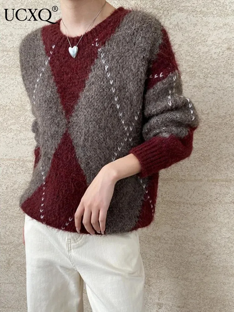 

UCXQ Fashion Loose Knitwear Minimalist Style O Neck Contrasting Splicing Argyle Pullover Sweater Women 2024 Spring Autumn 3C1765