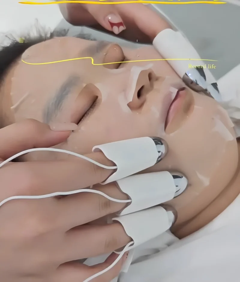 Masajeador Facial mágico antienvejecimiento con dedo dorado, máquina de belleza EMS de microcorriente para estiramiento Facial, dedo de diamante gravitacional