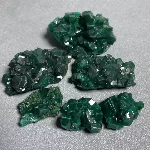 Natural Congo Green Dioptase Mineral Specimen Crystals Quartz Healing Stone - Educational Collection Home Decor