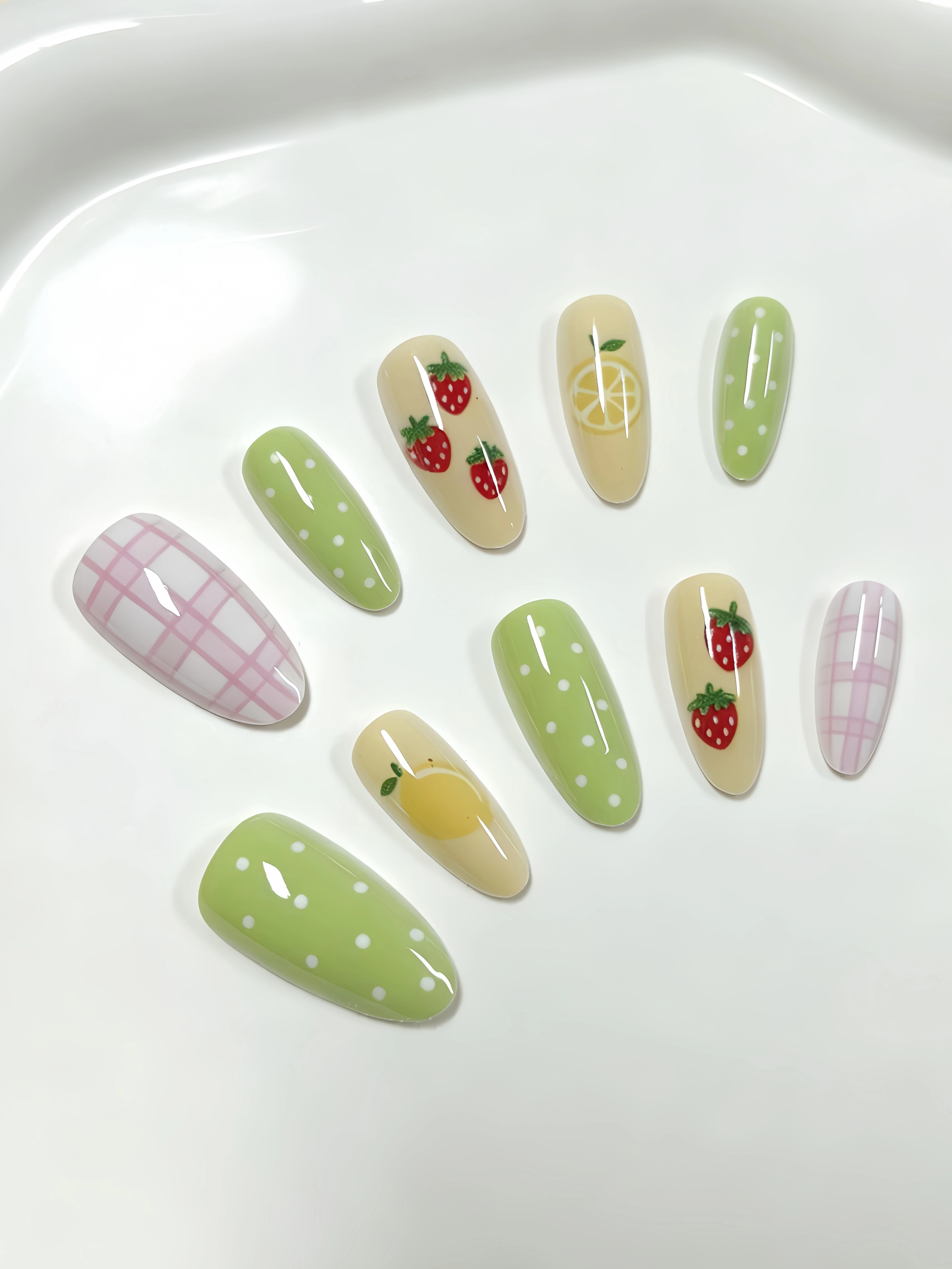 10 Almond-Shaped Nails, Tender Lime Green Polka Dots, Hand-Painted Red Strawberry Nail Stickers, Macaron Fruit and Vegetable Color-Blocking Style, Gentle Commuting Style, Versatile for School and Class, Press-On Fake Nails