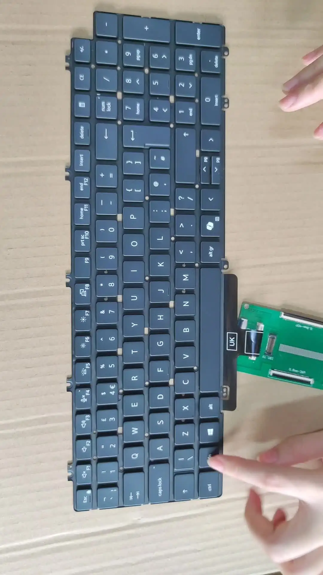 パソコン Asus ZenBook UX425E (US keyboard) Sc04e2853a5f746a9be8973142d10c
