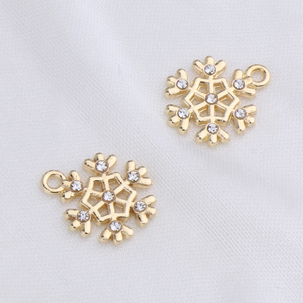 

Christmas Snowflake Gold Enamel Charms Diy Jewelry Making Accessories Pendant Decorative Hanging Tree Golden Necklace Bracelet