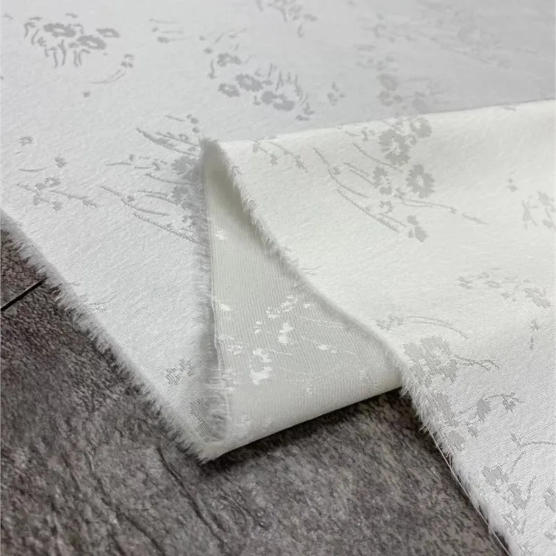 

Spring and autumn new white acetate jacquard fabric cheongsam small shirt set haute couture clothing