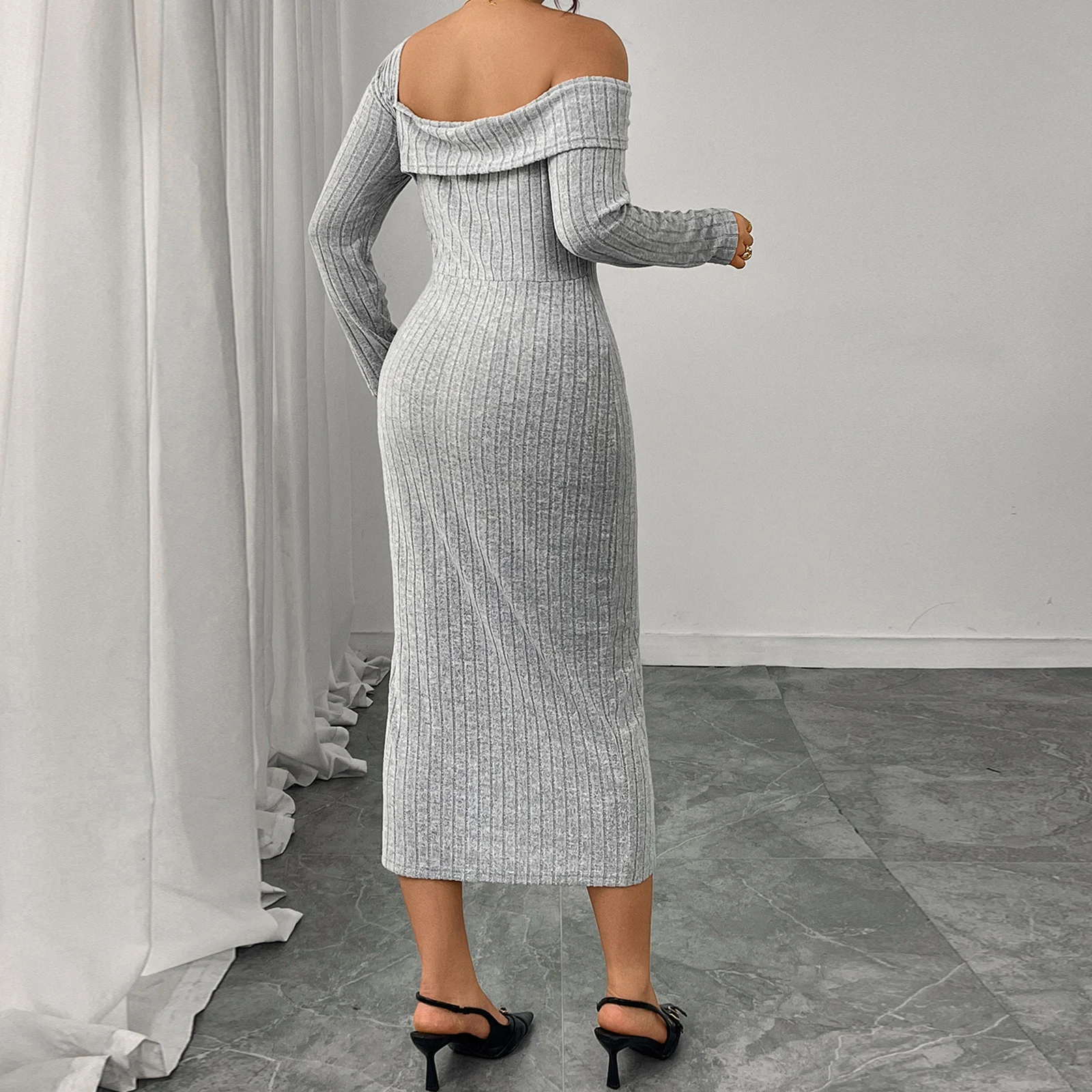 เดรสยาวทรงเข้ารูปสำหรับผู้หญิงไซส์พลัส ดีไซน์หรูหราสำหรับต้นฤดูใบไม้ร่วงปี 2025 แฟชั่นทันสมัย สีพื้น เรียบง่าย แขนยาว ผ่าข้าง