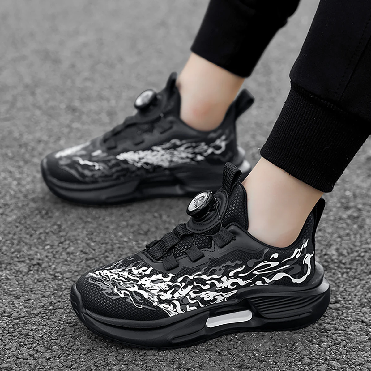 

Boys-fashion mesh breathable casual shoes-outdoor breathable-running shoes light and soft tri-color non-slip children's shoes.