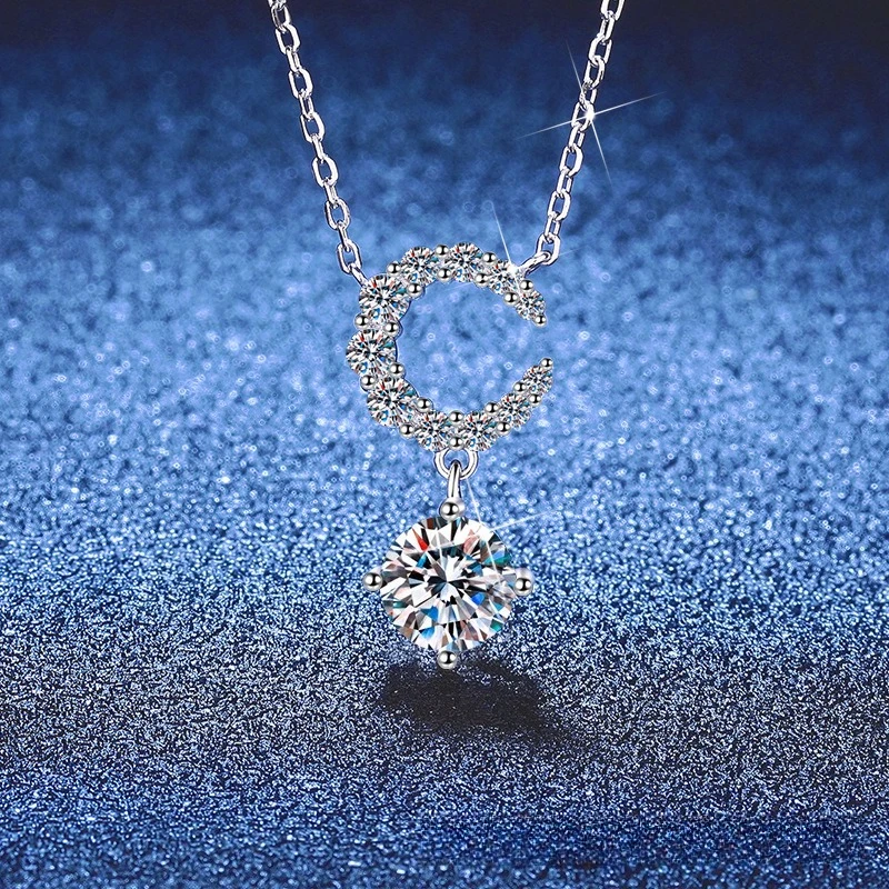 Platinum PT95018k Gold Moissanite Necklace Light Luxury Korean Version Moon Half Bend Romantic Light Luxury Collarbone Chain