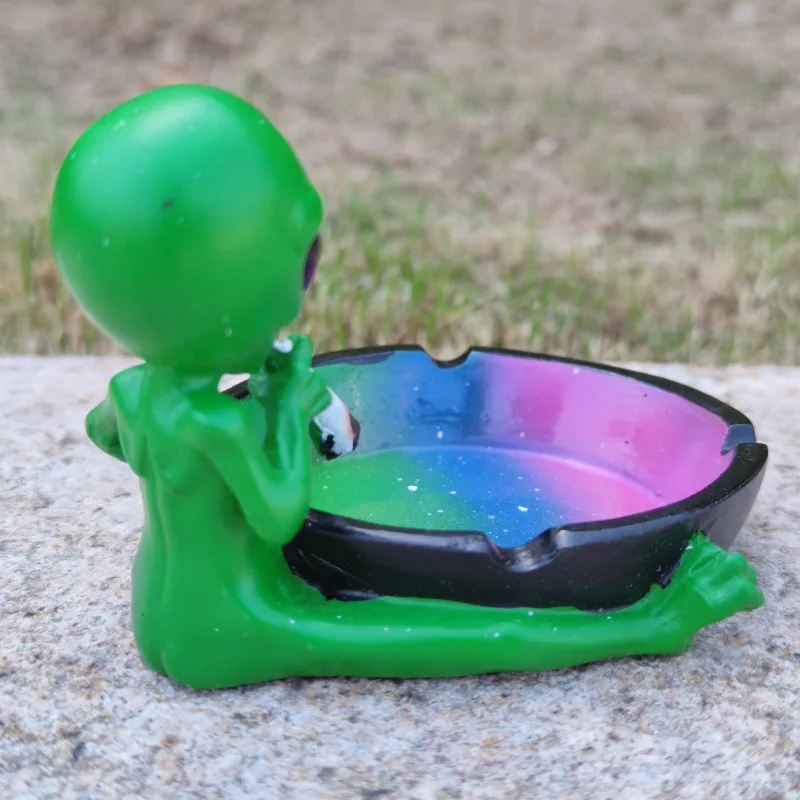 Exquisite Alien Creative Ashtray, Resin Ashtray,Portable Resin, Creative Starry Sky  alien ashtray