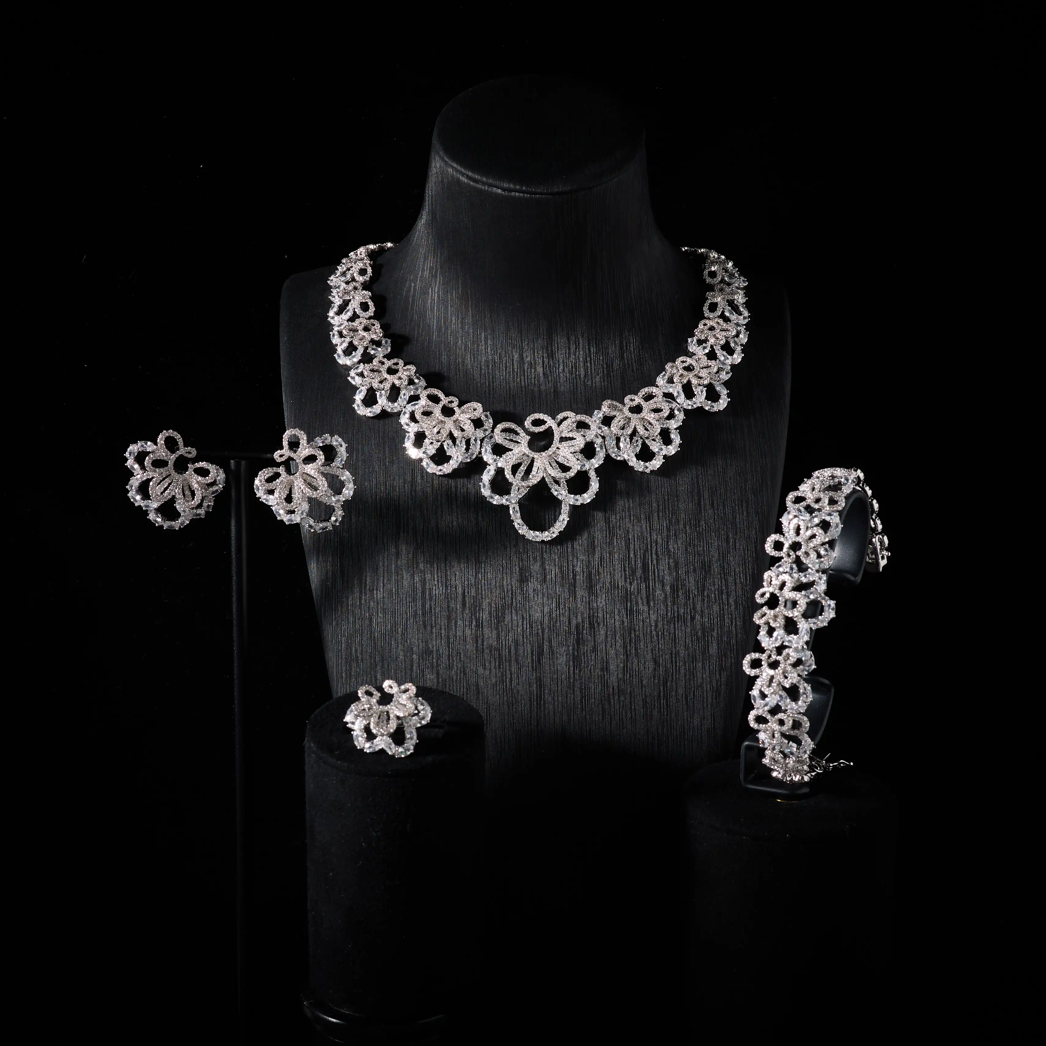INJEWELIFE 025497 New Trendy 4PCS Luxury Flower Jewelry Set For Women Wedding Party Zircon Crystal Dubai Bridal Necklace Set