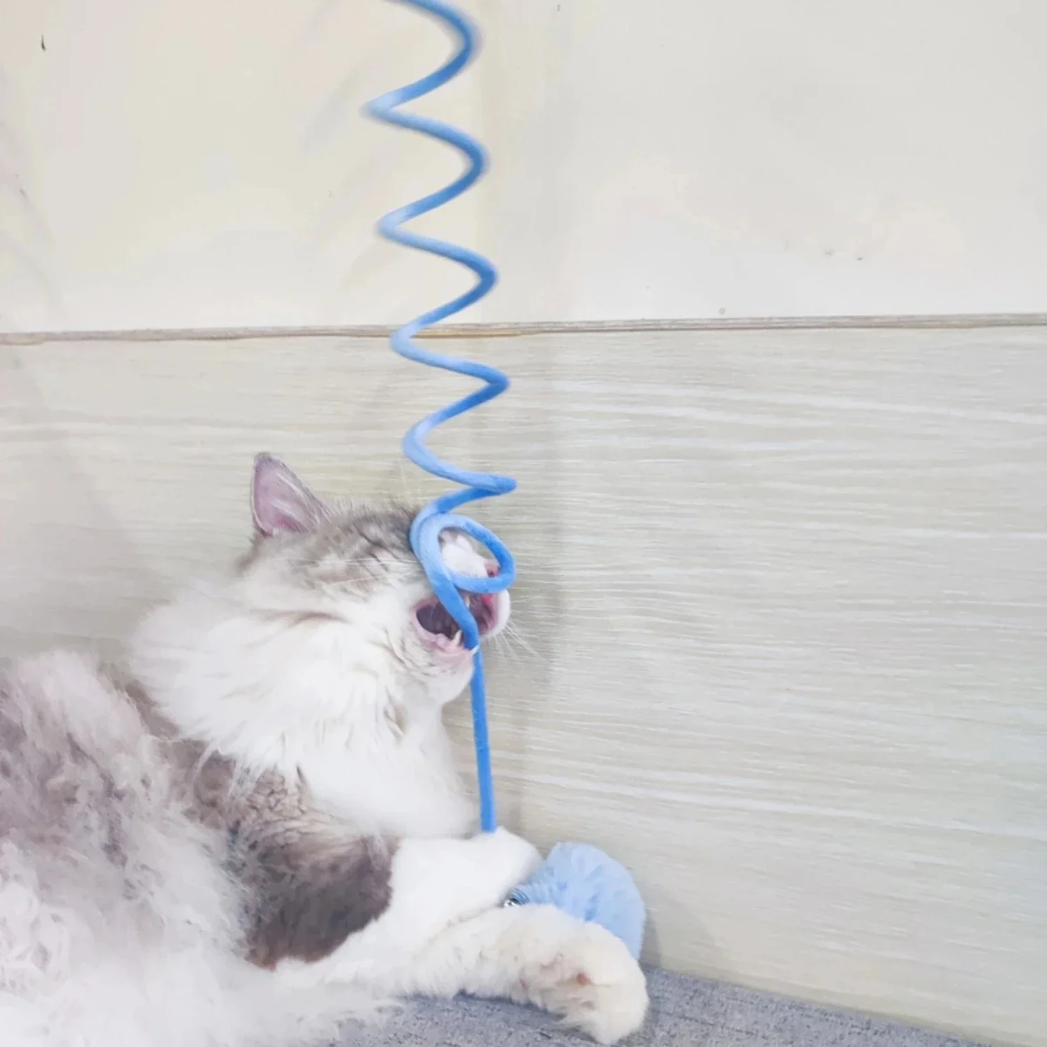 Long-lasting, engaging, and fun wool cat toy: The Self-hey Eagle hanging door cat stick is an interactive automatic scratch rope