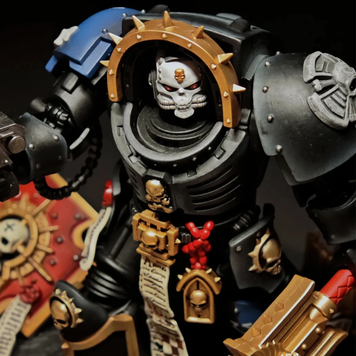 Joy Toy Warhammer 40K Actionfigur Ultramarines Kapellenin im Terminator Rüstung Gemeinsame bewegliche Figur Sammlung Modell Spielzeug Geschenk