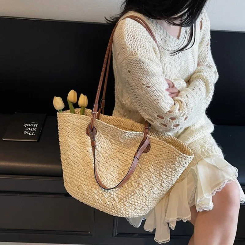 

Элегантные дизайнерские сумки-тоут из классической винтажной кожи для женщин, вместительные, минималистичные, в стиле мессенджер, от люксового бренда.