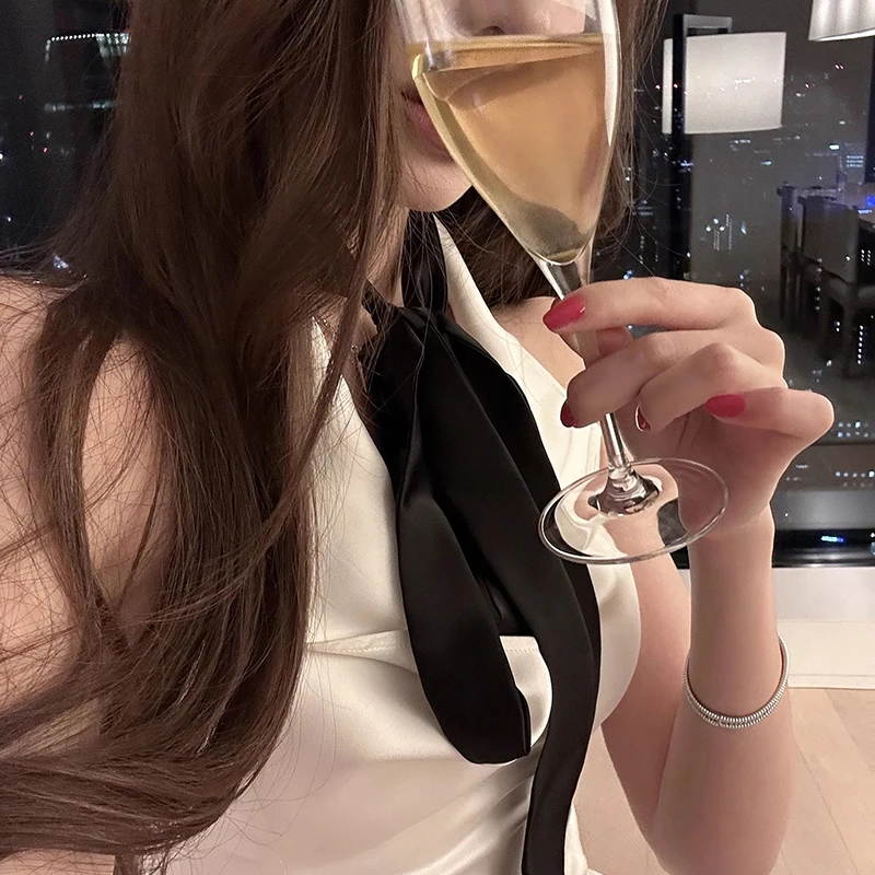 

Новый женский комплект Wuuus Milan: шелковый атласный топ с кружевным воротником и поясом, а также открытый кардиган из двух частей