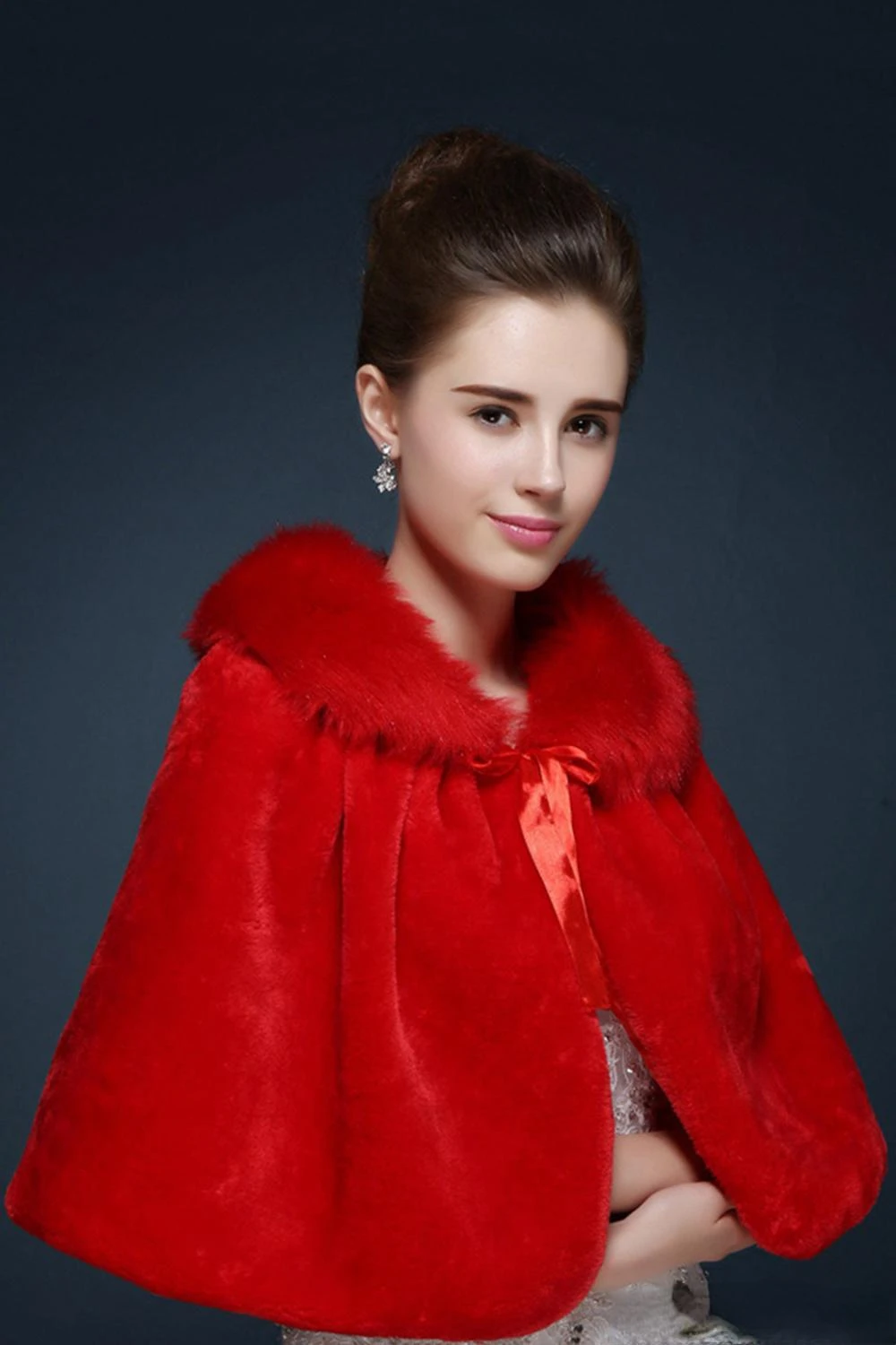 A buon mercato Faux Fur Wedding Wraps giacche da sposa corte Stock avorio rosso caldo scialle Bolero accessori da sposa