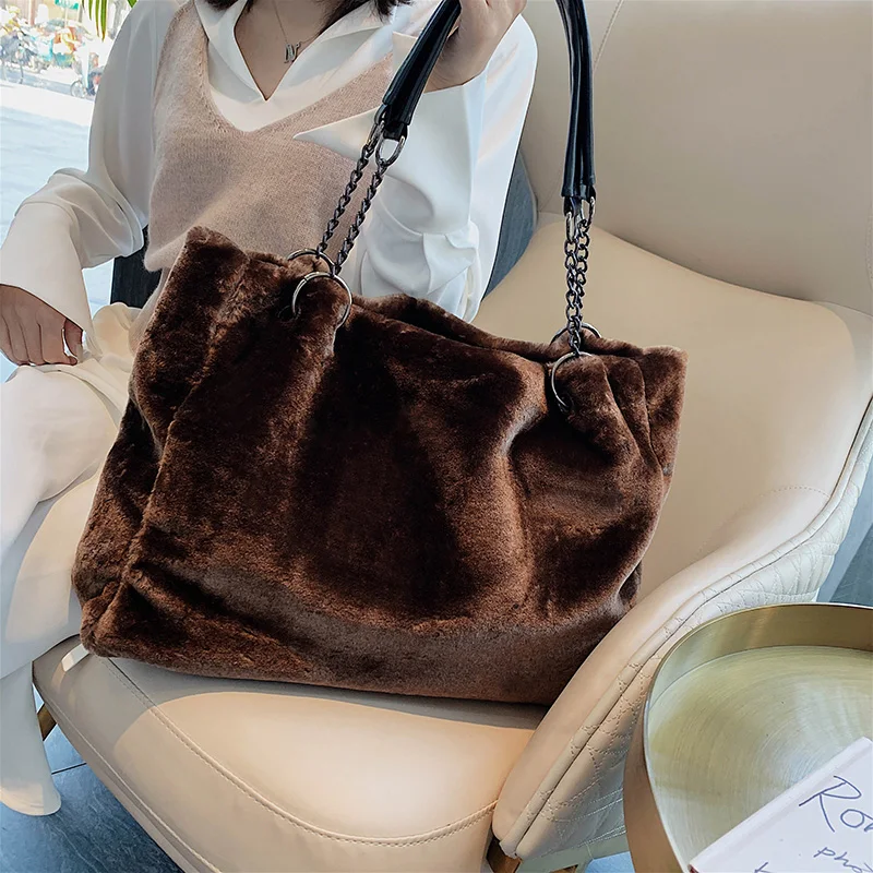 Borsa in lana moda autunno e inverno con una borsa tote da donna in peluche monospalla di grande capacità