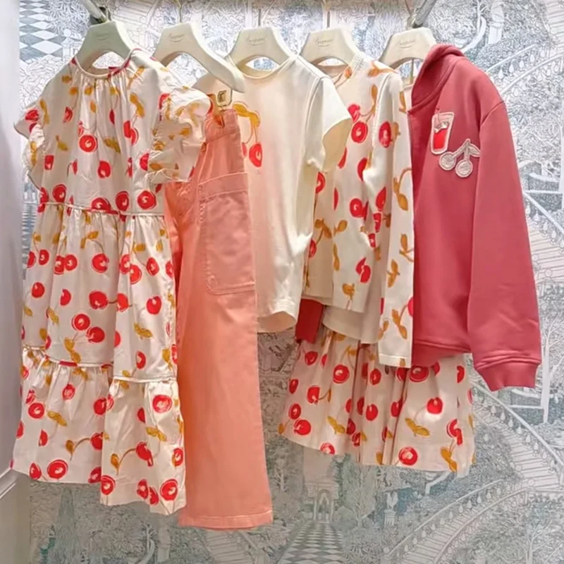 

Предзаказ 2026: Новая коллекция BP Весна-Лето – милые красные футболки и юбки с вишневым принтом для девочек, вязаный кардиган с вишнями для детей