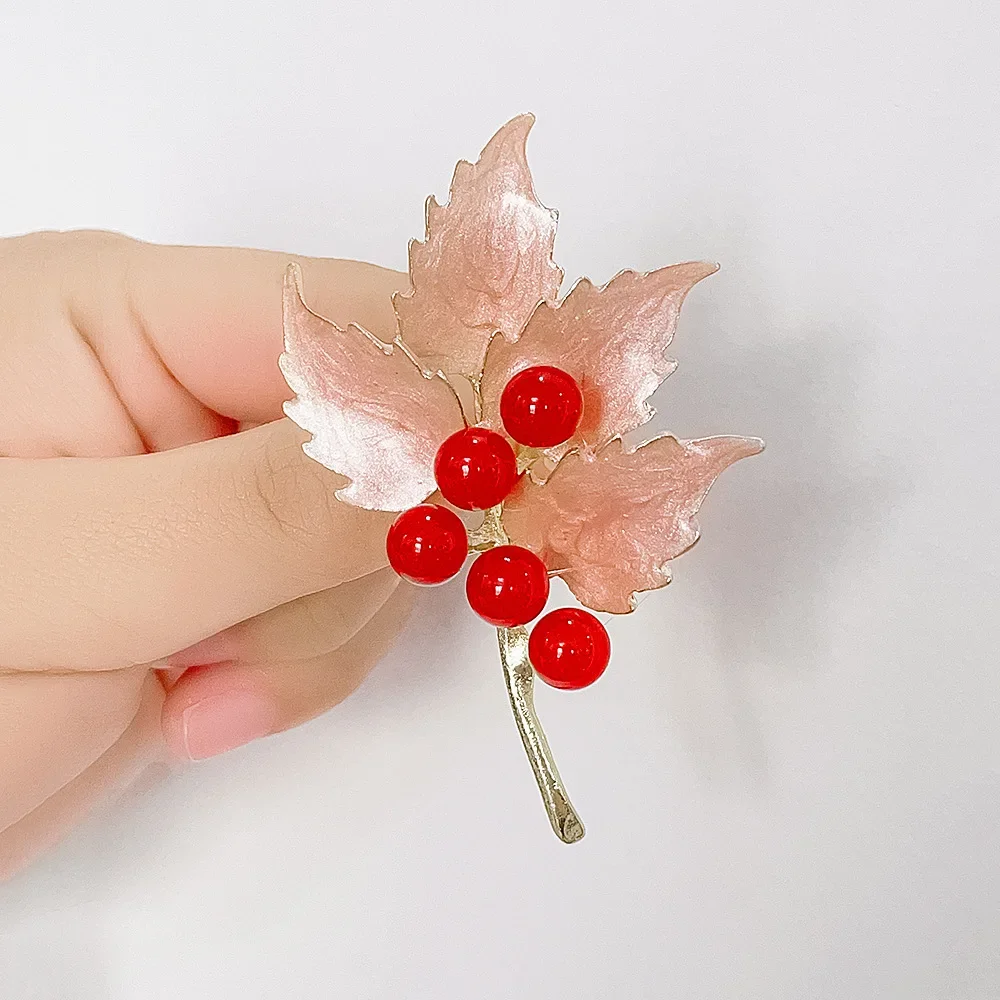 Exquisite Maple Leaf Brooches for Women Unisex Pins Banquet Party Backpack Gifts Jewelry Accessories 2026