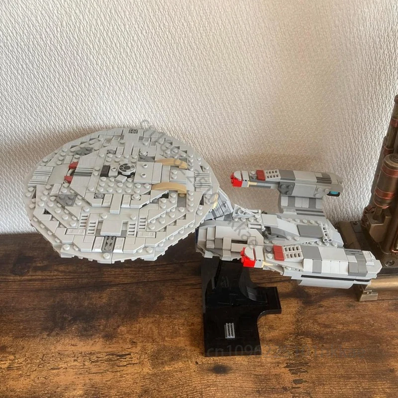 

NEW USS Enterprise D NCC-1701-D Midi Scale Space War Military MOC SpaceShip Battle Model Building Blocks DIY Education Toy Gift