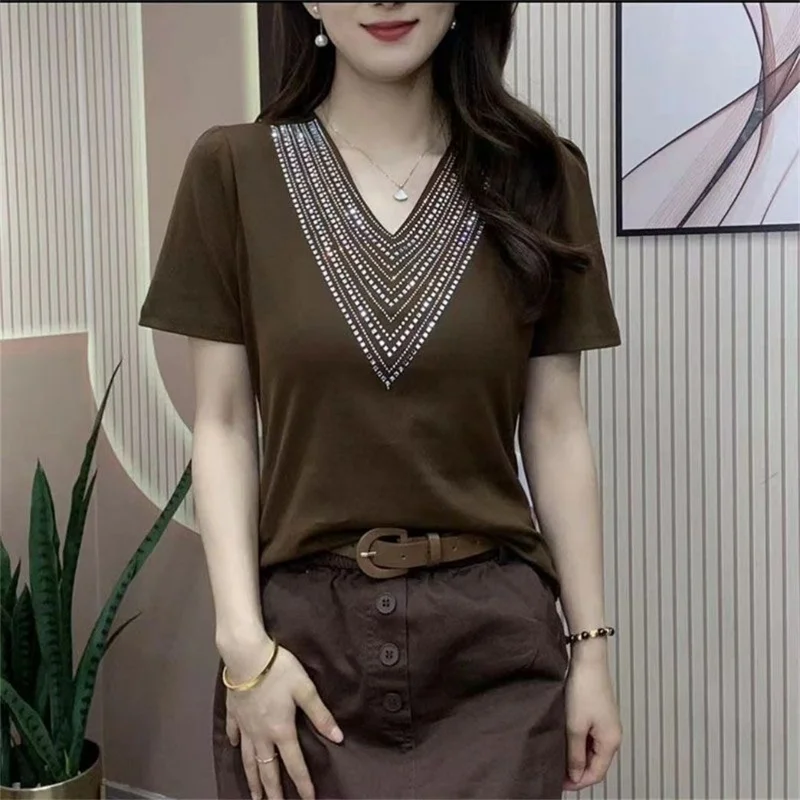 2024 Summer New Vintage Casual Thin Solid T-shirt Women\'s V-neck Diamond Fashion Korean Temperament Simple Slim Short Sleeve Top