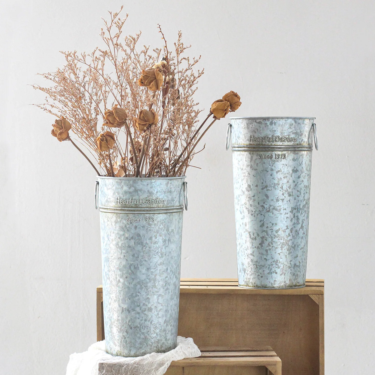 YFY waterproof and rust-proof retro flower tube  shop special flower bucket simulated  decorative iron vase