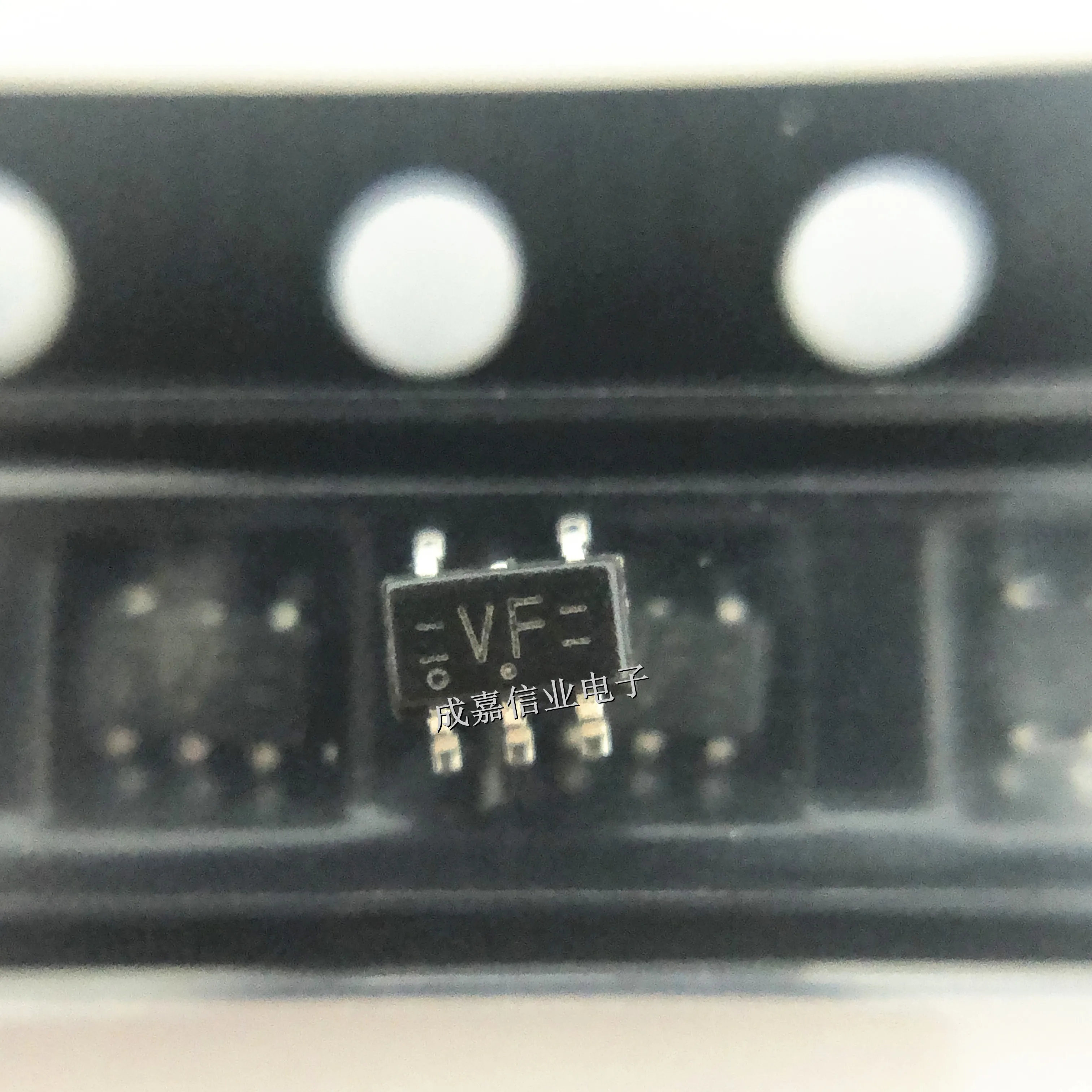 100pcs/Lot 74LVC1G14GW,125 TSSOP-5 MARKING;VF Inverters CMOS 1.65 V-5.5V Operating Temperature:- 40 C-+ 125 C