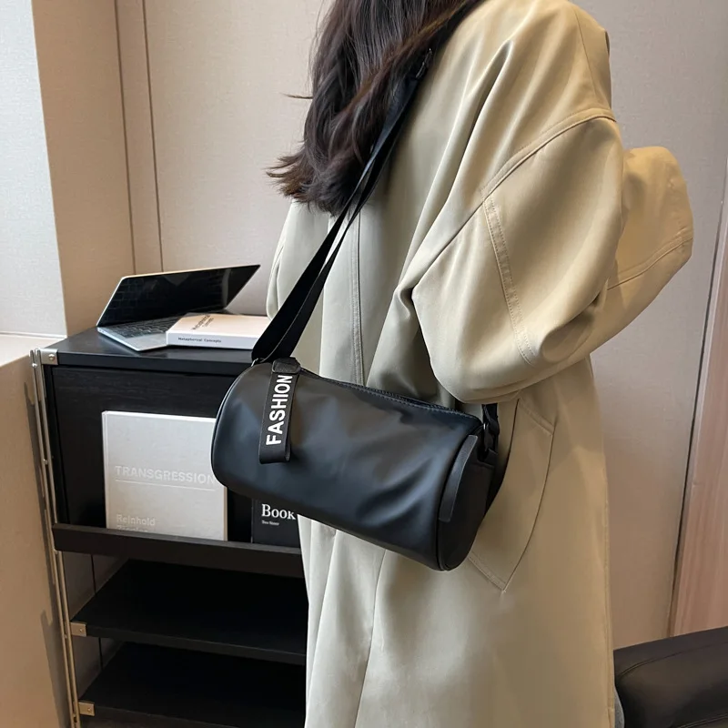 Shoulder Bag Black Barrel-shaped Large Capacity Messenger Bag Bucket Bag Trend All-match Bags for Women Sports Casual Handbag