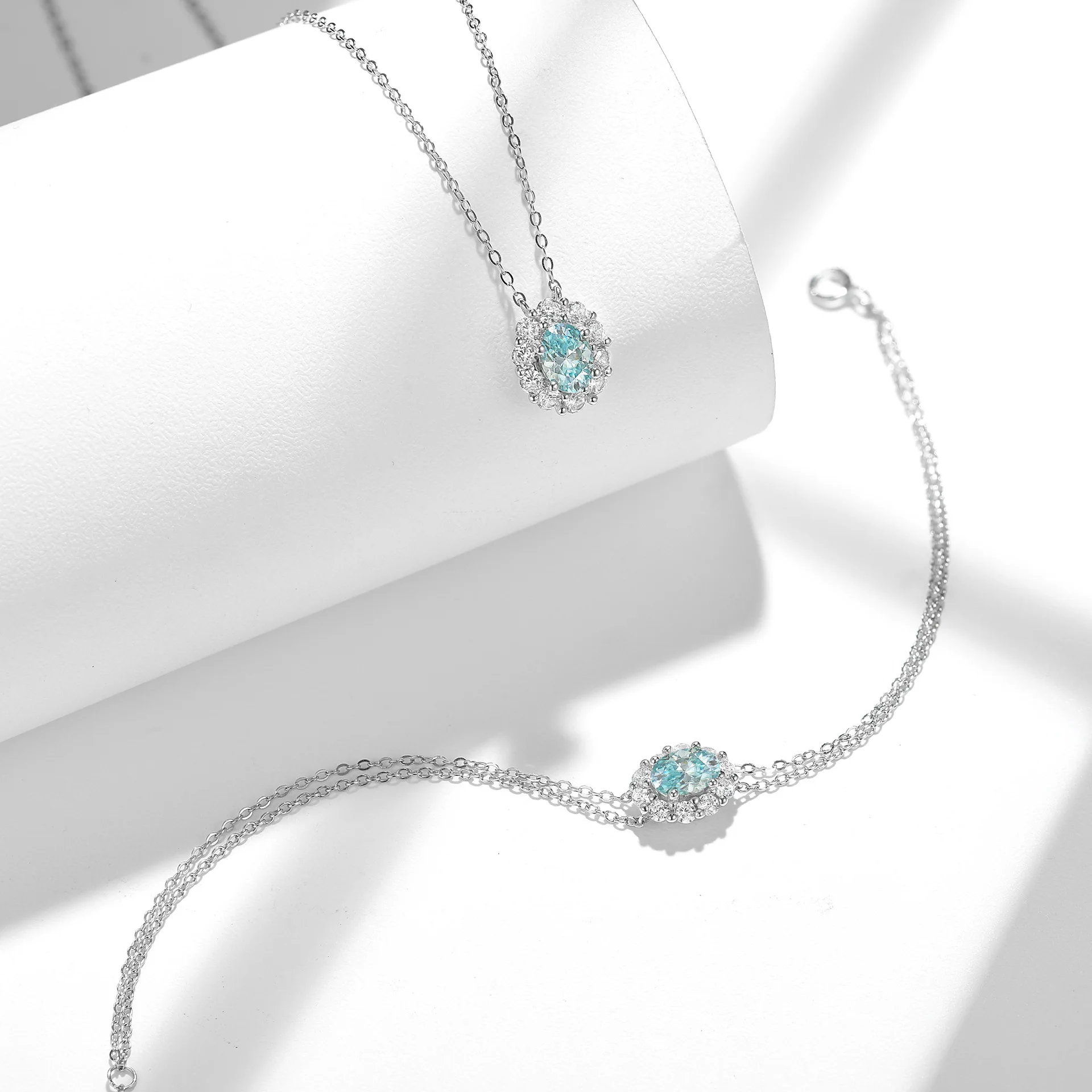 

Paraibase Lake Blue Moissanite 5 * 7mm Egg shaped Pendant S925 Silver Plated 18k Gold Necklace Women's Unique Design Wedding Engagement Valentine's Day/Commemorative Gift Birthday Gift Anniversary Gift