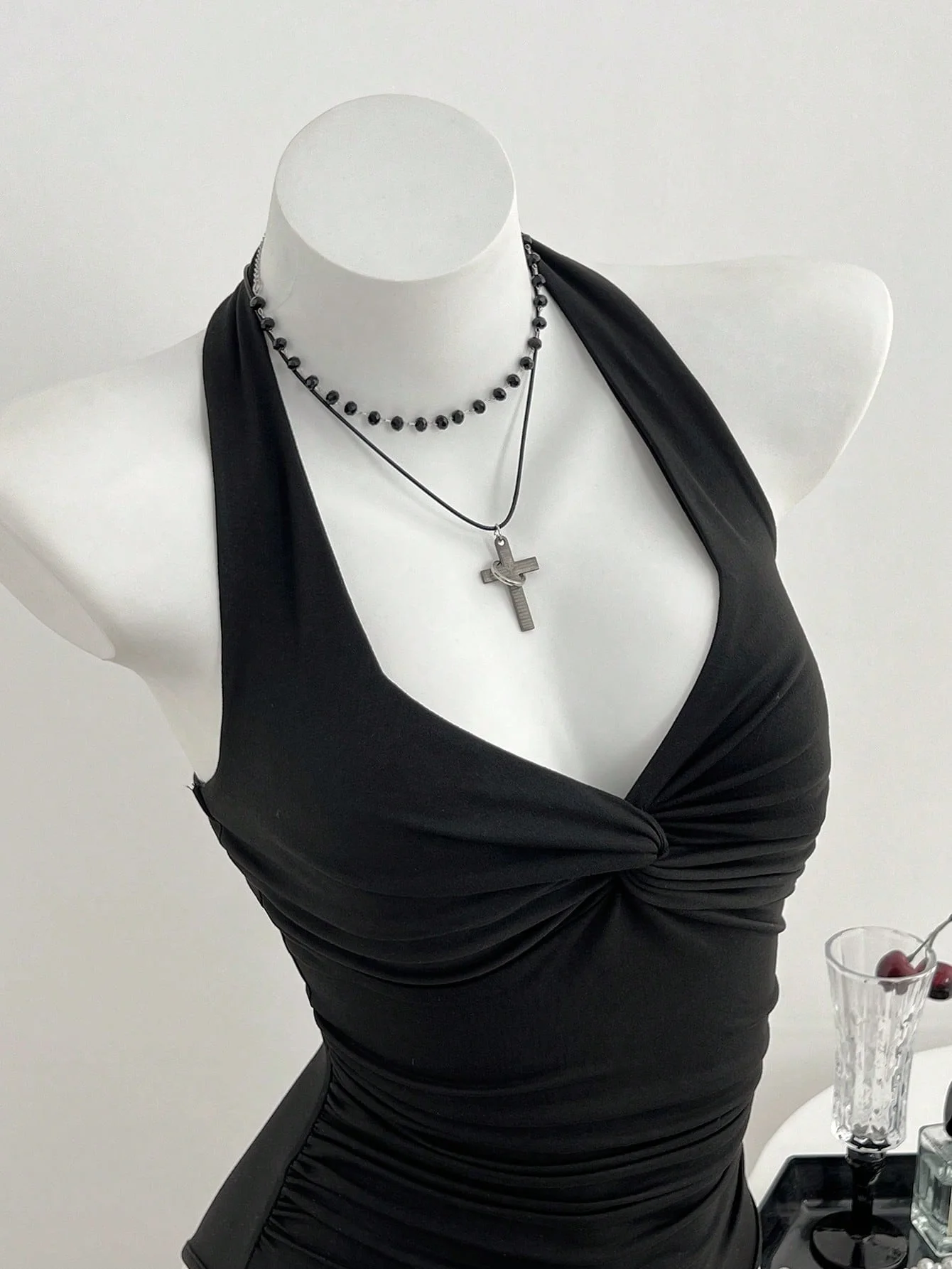 Damen Neckholder-Body mit tiefem V-Ausschnitt, Knotendetail vorne, geraffter Taille, einfarbig Schwarz, ärmellos, schmal geschnitten, Y2K Basic Jumpsuit-Oberteil – Detail 4
