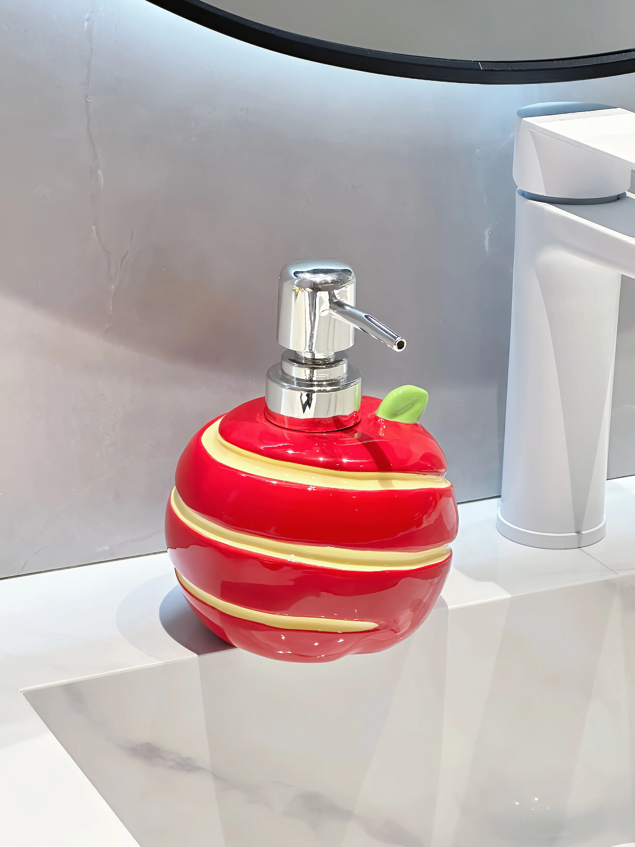 440ml Liquid Soap Dispensers peeled apple hand sanitizer bottle press sub bottled shampoo lotion dispenser bathroom accessories