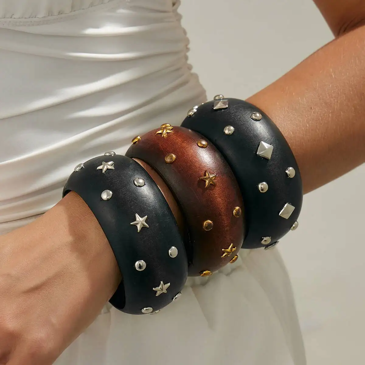 PuRui Vintage Schwarz Braun Holz Runde Breite Armreif für Frauen 2025, trendiges kreatives stapelbares klobiges Armband, täglicher Party-Schmuck