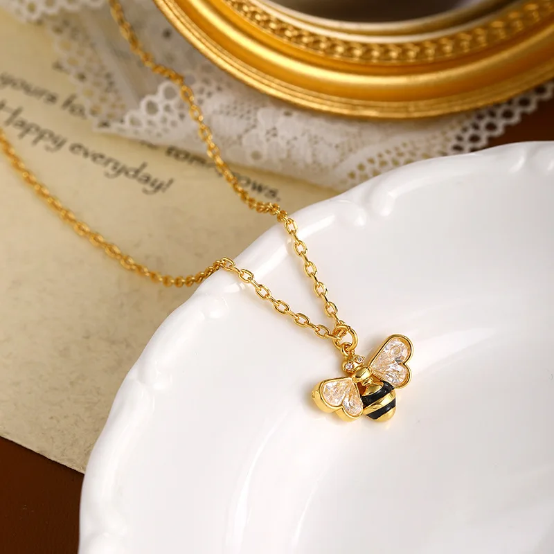 

Real Gold Plated Light Luxury Necklace Bee Niche Accessories Women Summer European and American Necklace Versatile18KGold Clavic